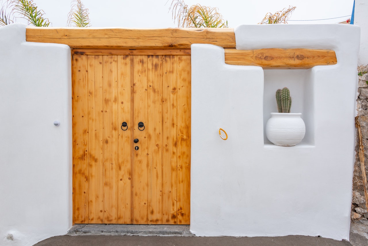 Drzwi wejściowe – klucz do bezpieczeństwa i stylowego wyrazu domu
