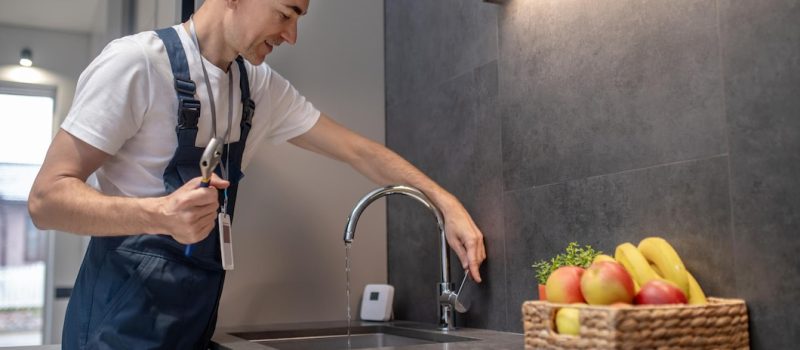 Jak wybrać odpowiedni system oczyszczania wody do domu?