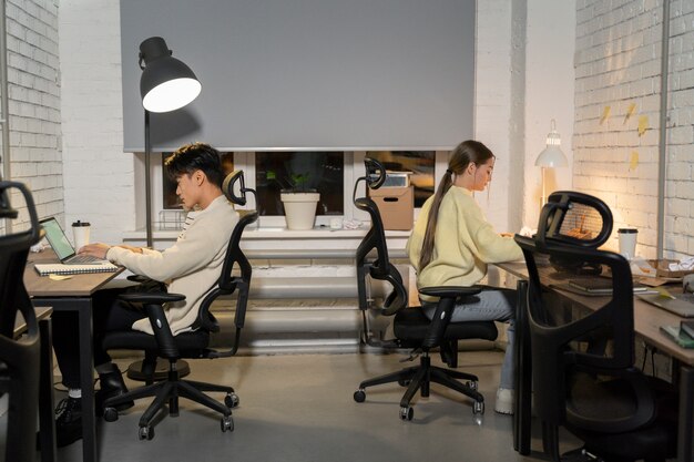 Jakie korzyści zdrowotne może przynieść inwestycja w ergonomiczne fotele do biura?