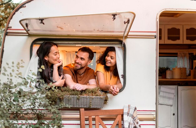 Jak wybrać idealny kamper na rodzinne wakacje?