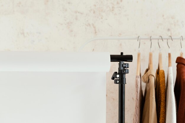 Jak wybrać idealny wieszak stojący do nowoczesnego wnętrza?